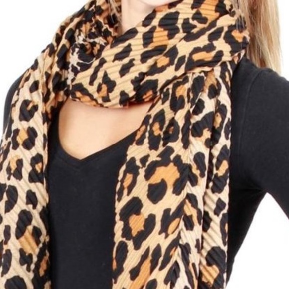 🐆Pleated Cheetah Print Scarf🧣 - Picture 3 of 3
